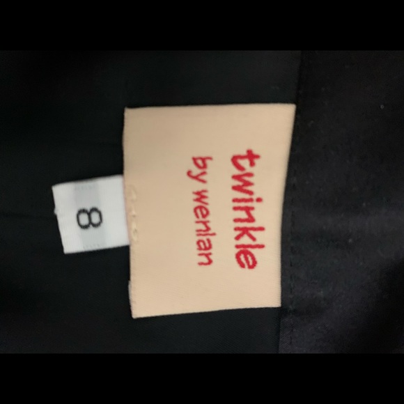 Beautiful lace and pinstriped straight skirt - Picture 3 of 4